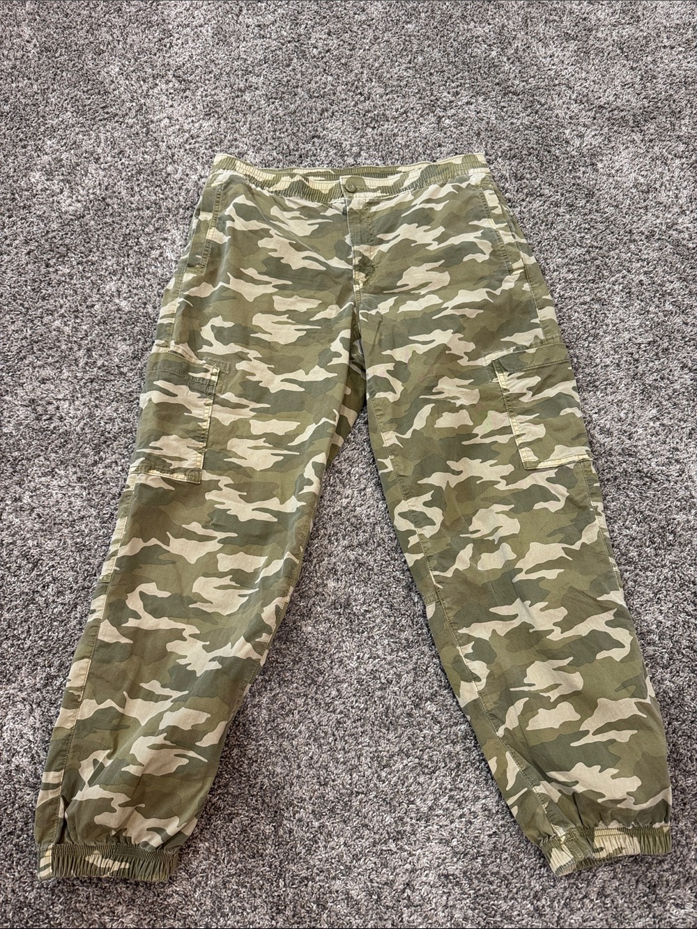 American Eagle Camo Cargo Jogger Pants - Olive Green